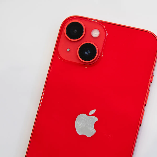Cận cảnh màu Đỏ tươi sáng, bắt mắt và sang trọng của iPhone 14